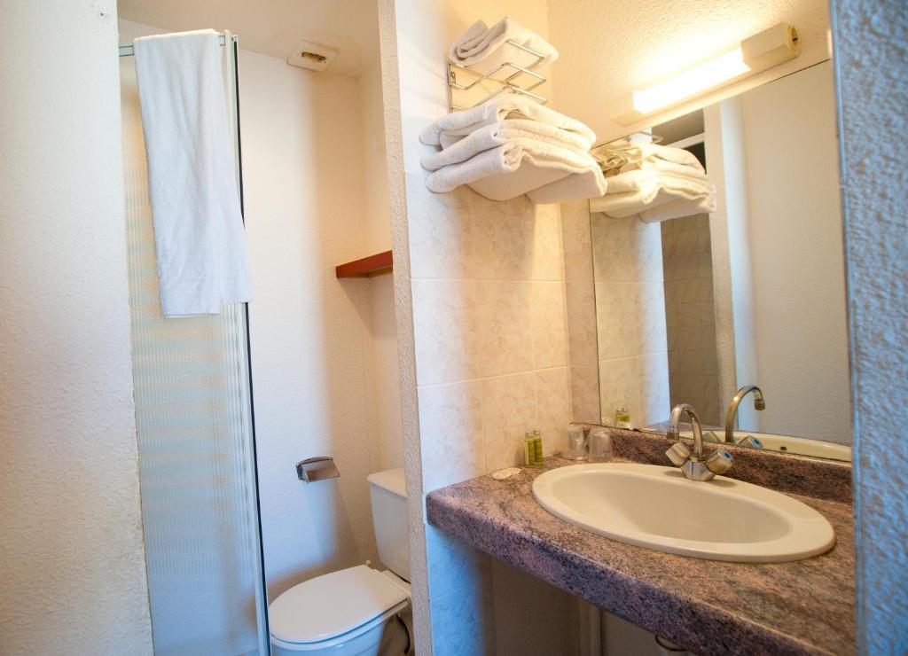 Citotel Hotel Le Commerce Severac-d'Aveyron Ruang foto