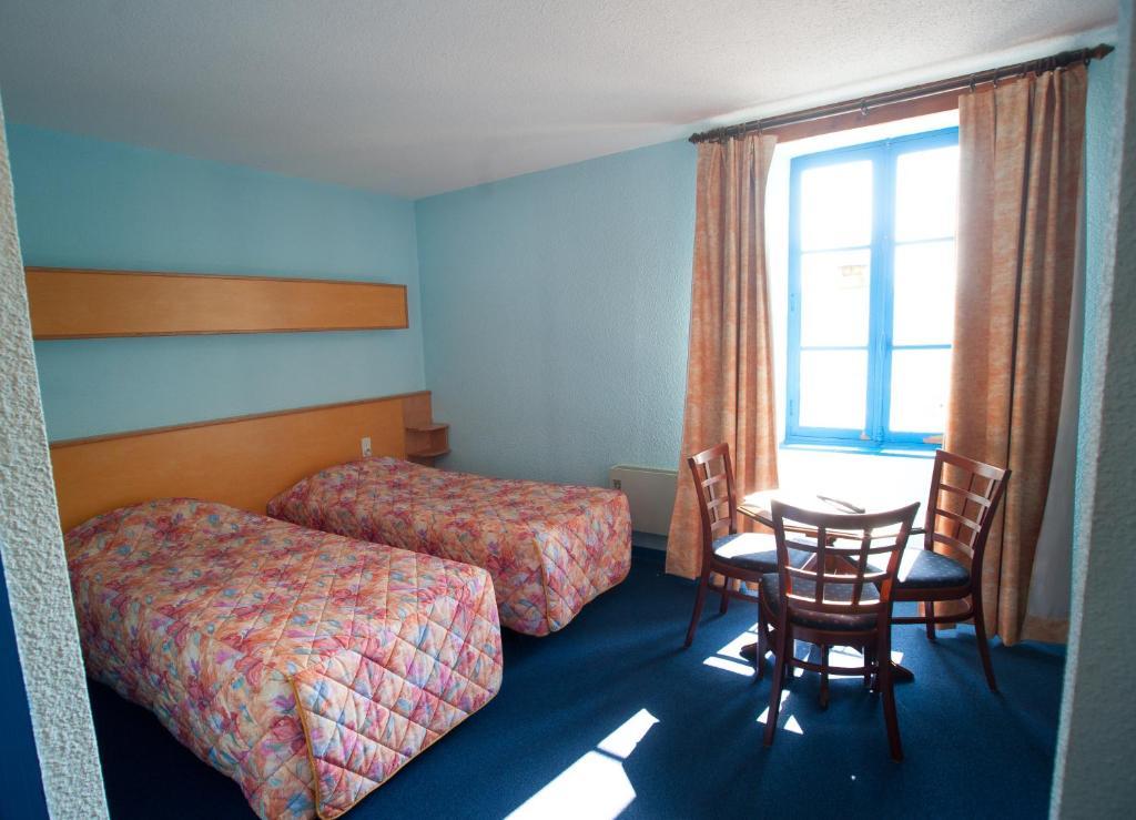 Citotel Hotel Le Commerce Severac-d'Aveyron Ruang foto